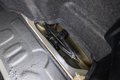 2002 Toyota Avalon XLS   - Photo 85 - Van Nuys, CA 91402