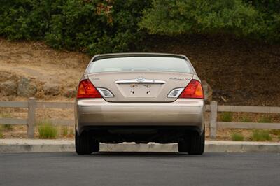 2002 Toyota Avalon XLS   - Photo 17 - Van Nuys, CA 91402