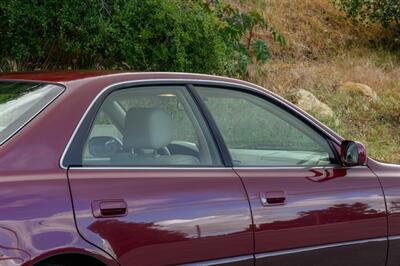 1997 Lexus ES  [ SOLD On Bring A Trailer] - Photo 31 - Van Nuys, CA 91402