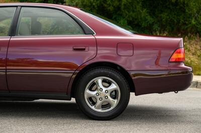 1997 Lexus ES  [ SOLD On Bring A Trailer] - Photo 15 - Van Nuys, CA 91402