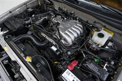 2002 Toyota 4Runner SR5   - Photo 33 - Van Nuys, CA 91402