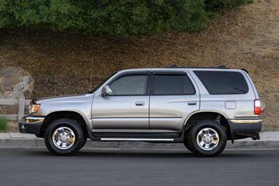 2002 Toyota 4Runner SR5   - Photo 7 - Van Nuys, CA 91402