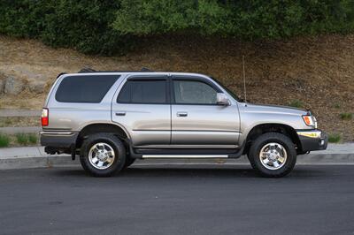 2002 Toyota 4Runner SR5   - Photo 23 - Van Nuys, CA 91402