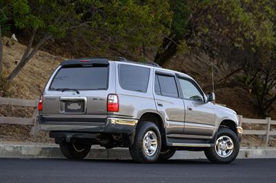 2002 Toyota 4Runner SR5   - Photo 12 - Van Nuys, CA 91402