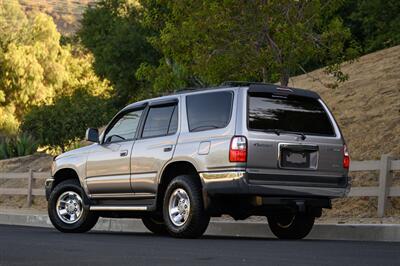2002 Toyota 4Runner SR5   - Photo 5 - Van Nuys, CA 91402