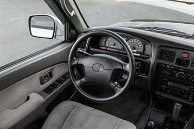 2002 Toyota 4Runner SR5   - Photo 53 - Van Nuys, CA 91402