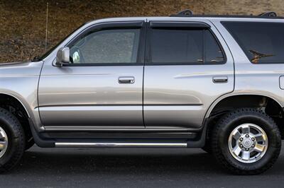2002 Toyota 4Runner SR5   - Photo 9 - Van Nuys, CA 91402