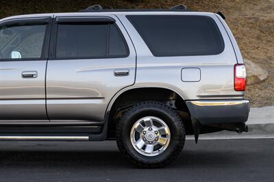 2002 Toyota 4Runner SR5   - Photo 10 - Van Nuys, CA 91402