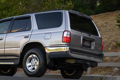 2002 Toyota 4Runner SR5   - Photo 6 - Van Nuys, CA 91402