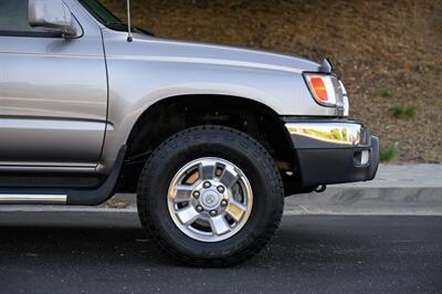 2002 Toyota 4Runner SR5   - Photo 22 - Van Nuys, CA 91402