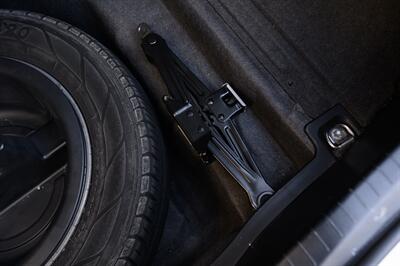 2001 Lexus LS 430   - Photo 40 - Van Nuys, CA 91402