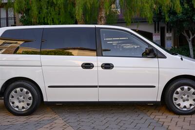 2000 Honda Odyssey LX  { Sold on Bring A Trailer} - Photo 16 - Van Nuys, CA 91402