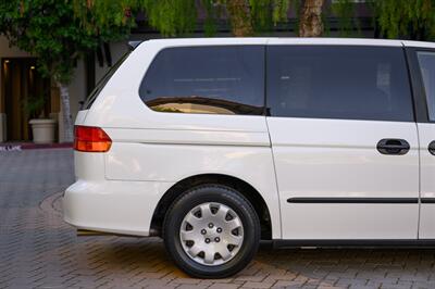 2000 Honda Odyssey LX  { Sold on Bring A Trailer} - Photo 15 - Van Nuys, CA 91402