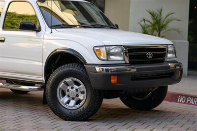 1999 Toyota Tacoma SR5 V6 5- Speed   - Photo 19 - Van Nuys, CA 91402