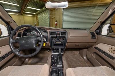 1999 Toyota 4Runner SR5   - Photo 27 - Van Nuys, CA 91402