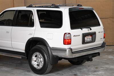 1999 Toyota 4Runner SR5   - Photo 5 - Van Nuys, CA 91402