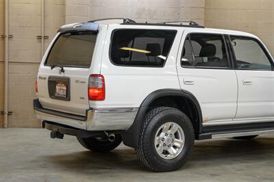 1999 Toyota 4Runner SR5   - Photo 21 - Van Nuys, CA 91402