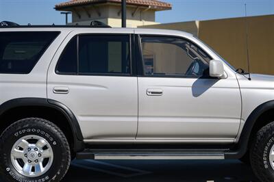 1997 Toyota 4Runner SR5   - Photo 5 - Van Nuys, CA 91402