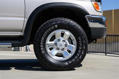 1997 Toyota 4Runner SR5   - Photo 8 - Van Nuys, CA 91402