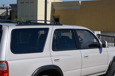 1997 Toyota 4Runner SR5   - Photo 9 - Van Nuys, CA 91402