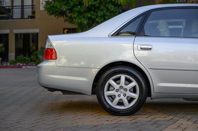 2003 Toyota Avalon XL  { SOLD on Bring A Trailer } - Photo 30 - Van Nuys, CA 91402