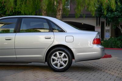 2003 Toyota Avalon XL  { SOLD on Bring A Trailer } - Photo 12 - Van Nuys, CA 91402