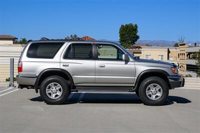 1999 Toyota 4Runner SR5   - Photo 10 - Van Nuys, CA 91402