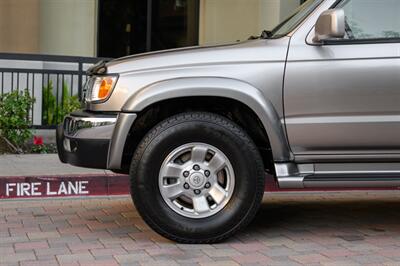 2001 Toyota 4Runner SR5 - Photo 8 - Van Nuys, CA 91402