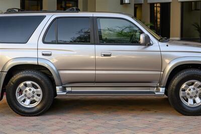 2001 Toyota 4Runner SR5 - Photo 26 - Van Nuys, CA 91402
