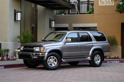 2001 Toyota 4Runner SR5 - Photo 4 - Van Nuys, CA 91402