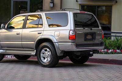 2001 Toyota 4Runner SR5 - Photo 16 - Van Nuys, CA 91402