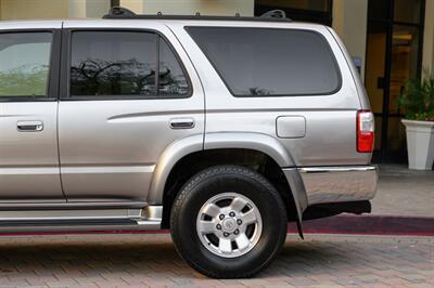 2001 Toyota 4Runner SR5 - Photo 10 - Van Nuys, CA 91402