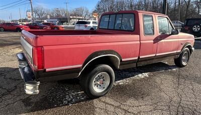 1993 Ford F-150 XLT   - Photo 2 - Elkhart, IN 46514