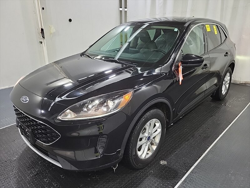 2020 Ford Escape SE   - Photo 1 - Kingston, ON K7L 4V3