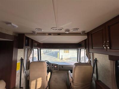 2013 Fleetwood Terra 33C   - Photo 9 - Madera, CA 93636