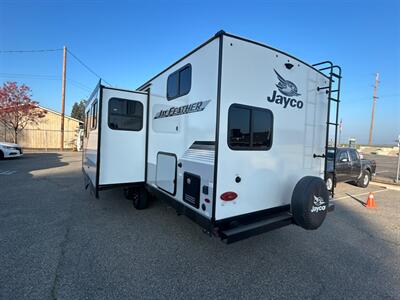 2024 Jayco Jay Feather 27BHB   - Photo 4 - Madera, CA 93636