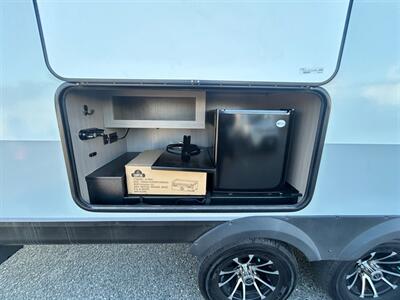 2024 Jayco Jay Feather 27BHB   - Photo 2 - Madera, CA 93636