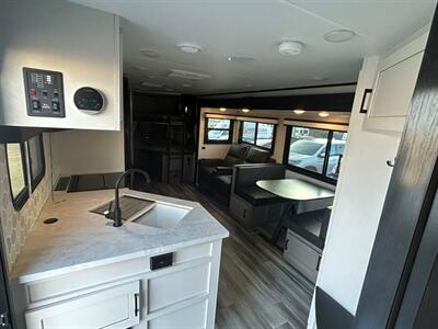 2024 Jayco Jay Feather 27BHB   - Photo 11 - Madera, CA 93636