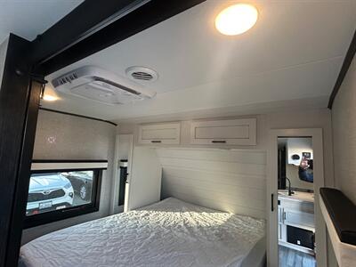 2024 Jayco Jay Feather 27BHB   - Photo 9 - Madera, CA 93636