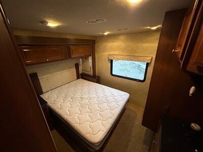 2014 Fleetwood Jamboree Searcher  31W - Photo 15 - Madera, CA 93636