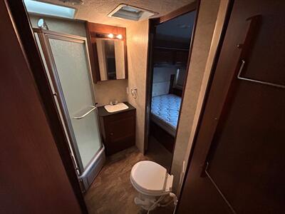 2014 Fleetwood Jamboree Searcher  31W - Photo 13 - Madera, CA 93636