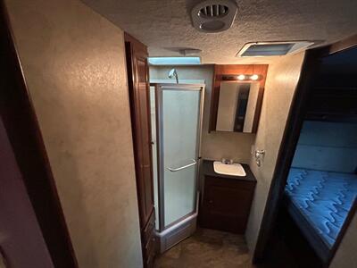 2014 Fleetwood Jamboree Searcher  31W - Photo 14 - Madera, CA 93636