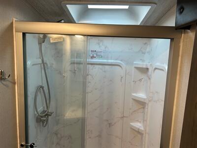 2023 Keystone Cougar 25RDSWE   - Photo 14 - Madera, CA 93636