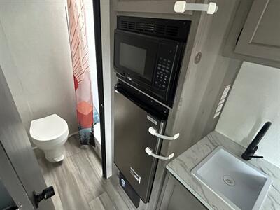 2024 Keystone Hideout 178RB   - Photo 12 - Madera, CA 93636