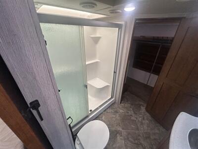 2019 Heartland Landmark Newport 365   - Photo 24 - Madera, CA 93636