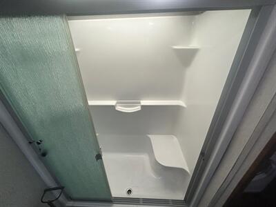 2019 Heartland Landmark Newport 365   - Photo 15 - Madera, CA 93636