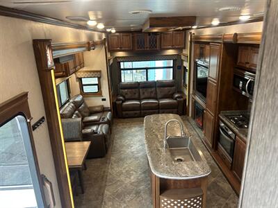 2019 Heartland Landmark Newport 365   - Photo 8 - Madera, CA 93636