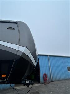 2019 Heartland Landmark Newport 365   - Photo 6 - Madera, CA 93636