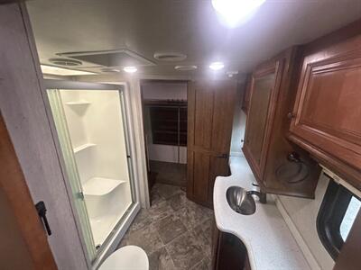 2019 Heartland Landmark Newport 365   - Photo 13 - Madera, CA 93636