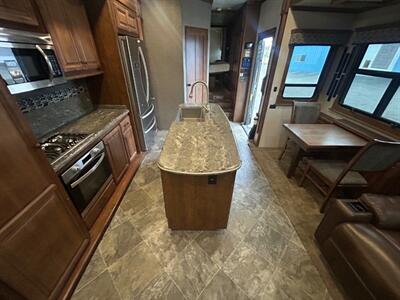 2019 Heartland Landmark Newport 365   - Photo 30 - Madera, CA 93636